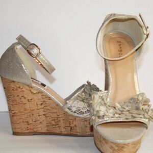 Bamboo Easy Picking Gold Flower Sandal Size 6.5